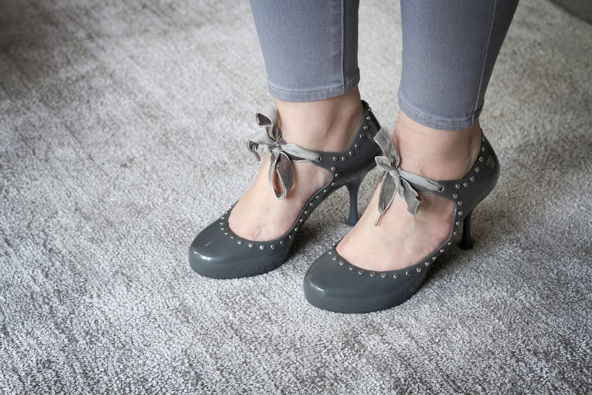 gostei-e-agora-look-total-cinza-groufit-all-gray-bodychain-08-melissa-doc-dog-cinza